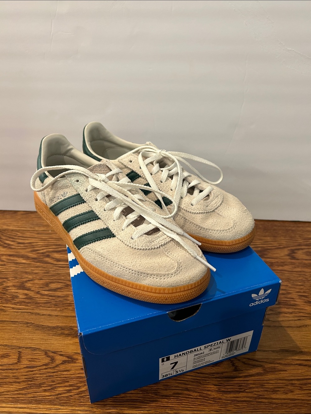 Adidas Women’s Handball Spezial Sneakers sz 7 Taupe Green Gum Bottom